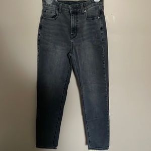 black american eagle high waisted mom jeans. size 4.